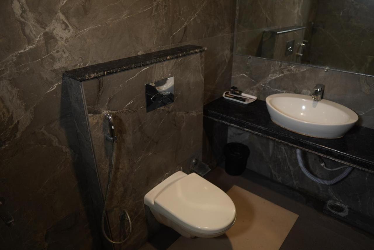Hotel Royal Retreat Sambalpur Zewnętrze zdjęcie